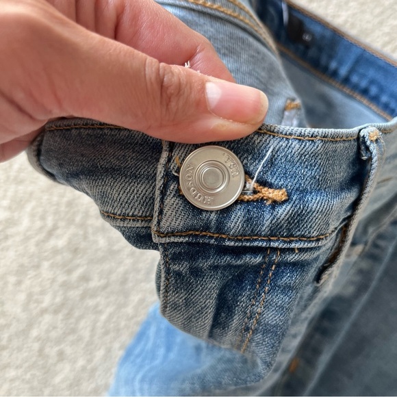 Hudson Jeans “Nico” Frayed Hem Light Wash Denim Size 27 - Picture 12 of 15